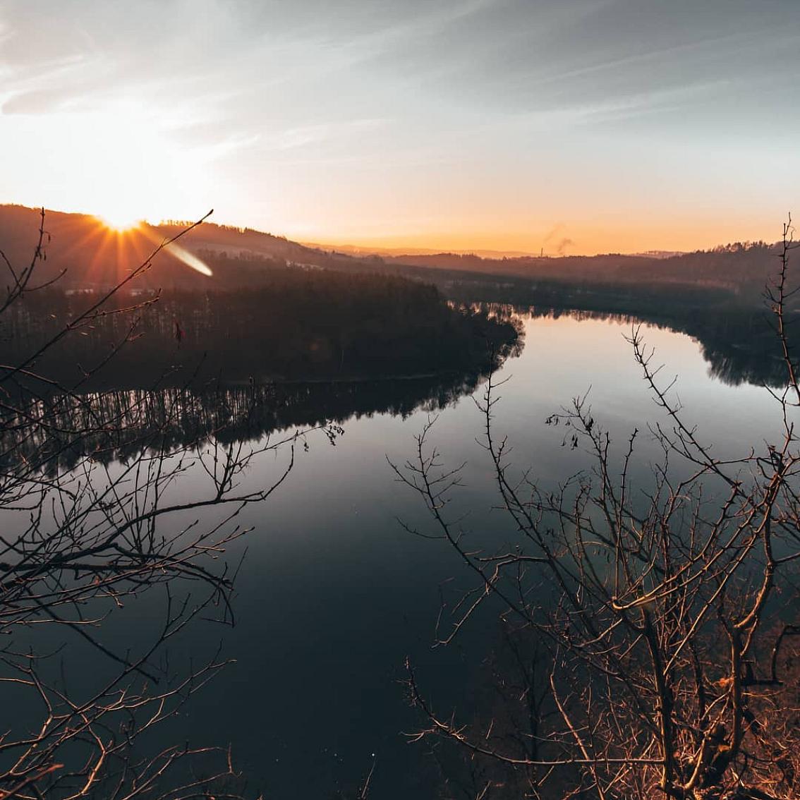 Jižní Čechy on Instagram: “Východ slunce na soutoku řek Vltava a Lužnice je určitě předzvěst krásného dne. 📷@screechcz #jiznicechy #southbohemia #czechrepublic…”